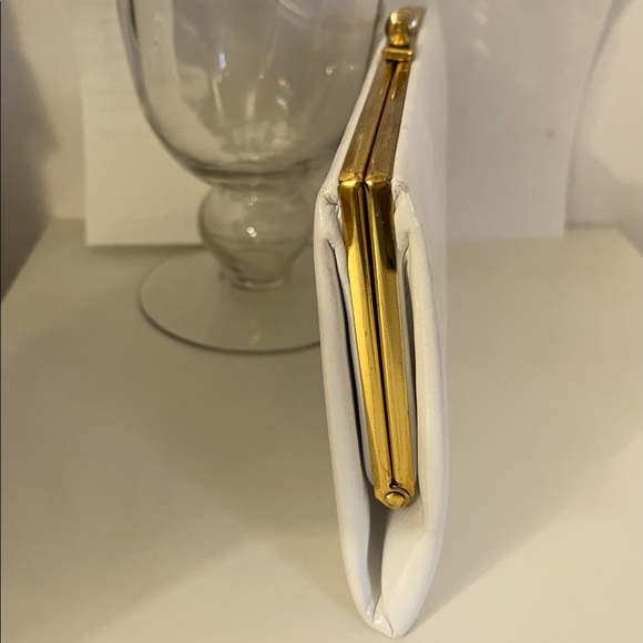 White Clutch - Picture 6 of 9